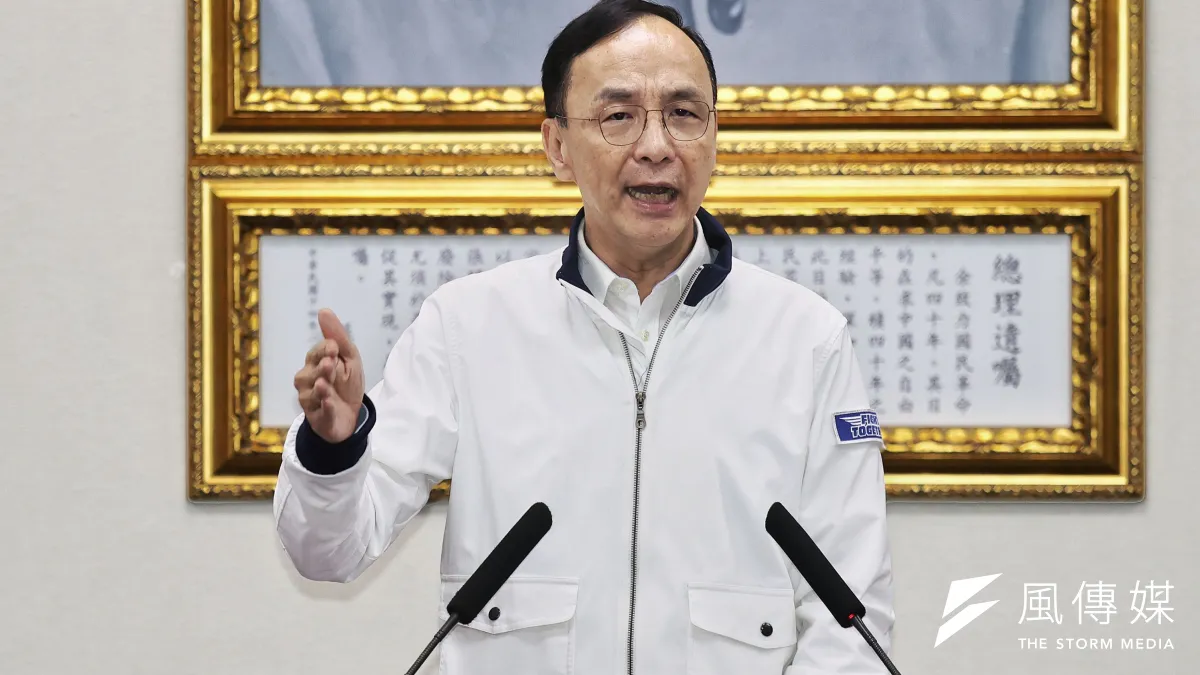 國民黨主席朱立倫在國民黨中常會發表談話,批評賴清德獨裁,却遭到外國駐台單位抗議。(柯承惠攝)