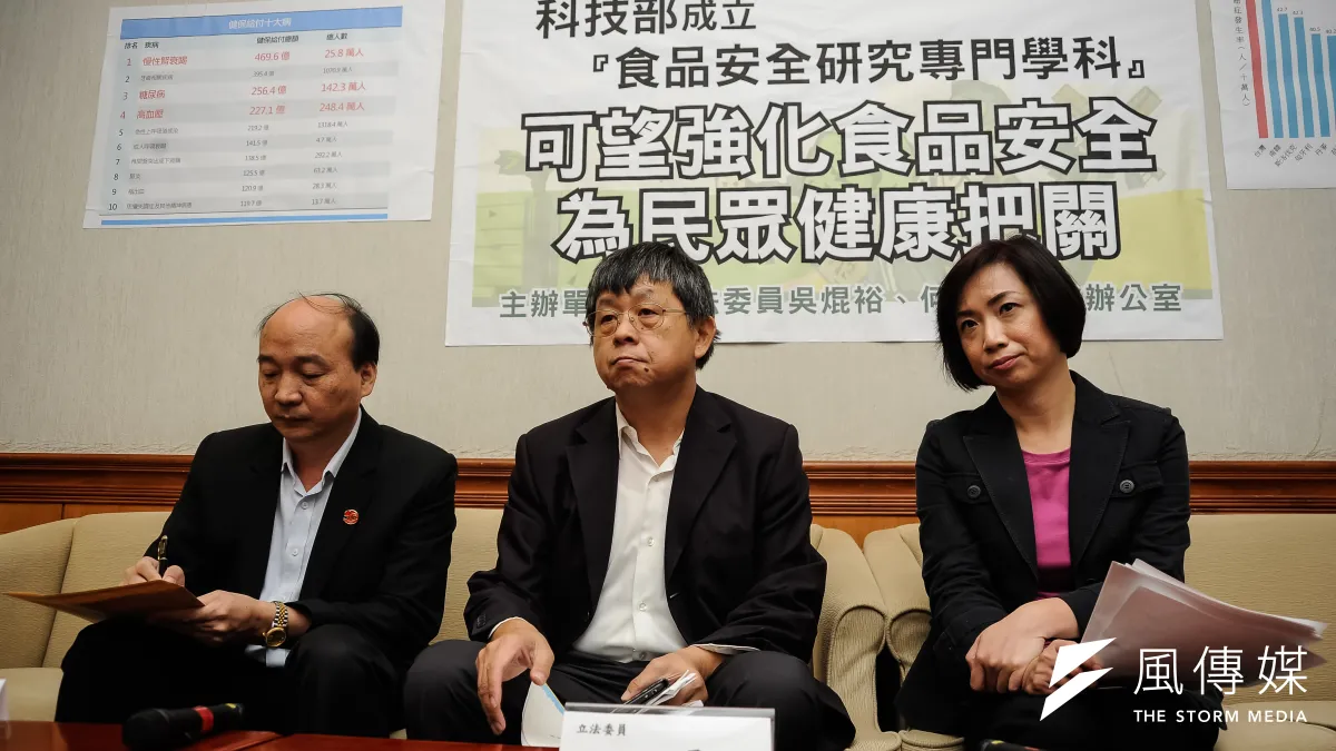 作者表示,食安的把關是政府的義務和責任,而每個國民則有要求政府履行責任的基本權利。(資料照,甘岱民攝)