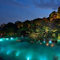 ホテル椿山荘東京が、庭園演出「雲海スプラッシュ」を7月1日から9月15日まで実施。(写真/ホテル椿山荘東京提供) ホテル椿山荘東京が、庭園演出「雲海スプラッシュ」を7月1日から9月15日まで実施。(写真/ホテル椿山荘東京提供)