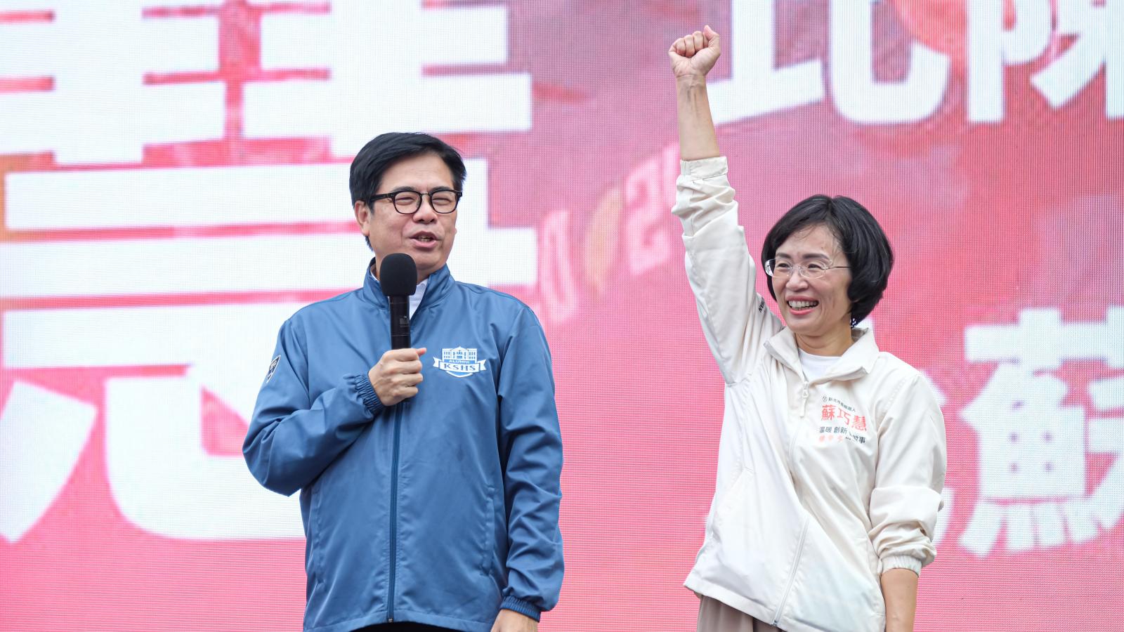 冒雨力挺!民進黨新北萬人造勢 蘇巧慧哽咽:天亮了,新時代要來了
