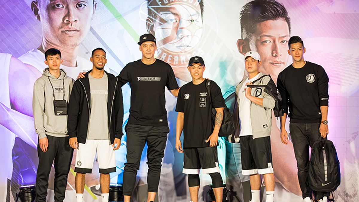 寶島夢想家在ABL第2年的首戰4分之差擊敗新加坡騰飛之獅,拿下新球季首勝,在季前整體行銷、宣傳等十分到位,堪為職業球隊典範。(寶島夢想家提供) 寶島夢想家在ABL第2年的首戰4分之差擊敗新加坡騰飛之獅,拿下新球季首勝,在季前整體行銷、宣傳等十分到位,堪為職業球隊典範。(寶島夢想家提供)