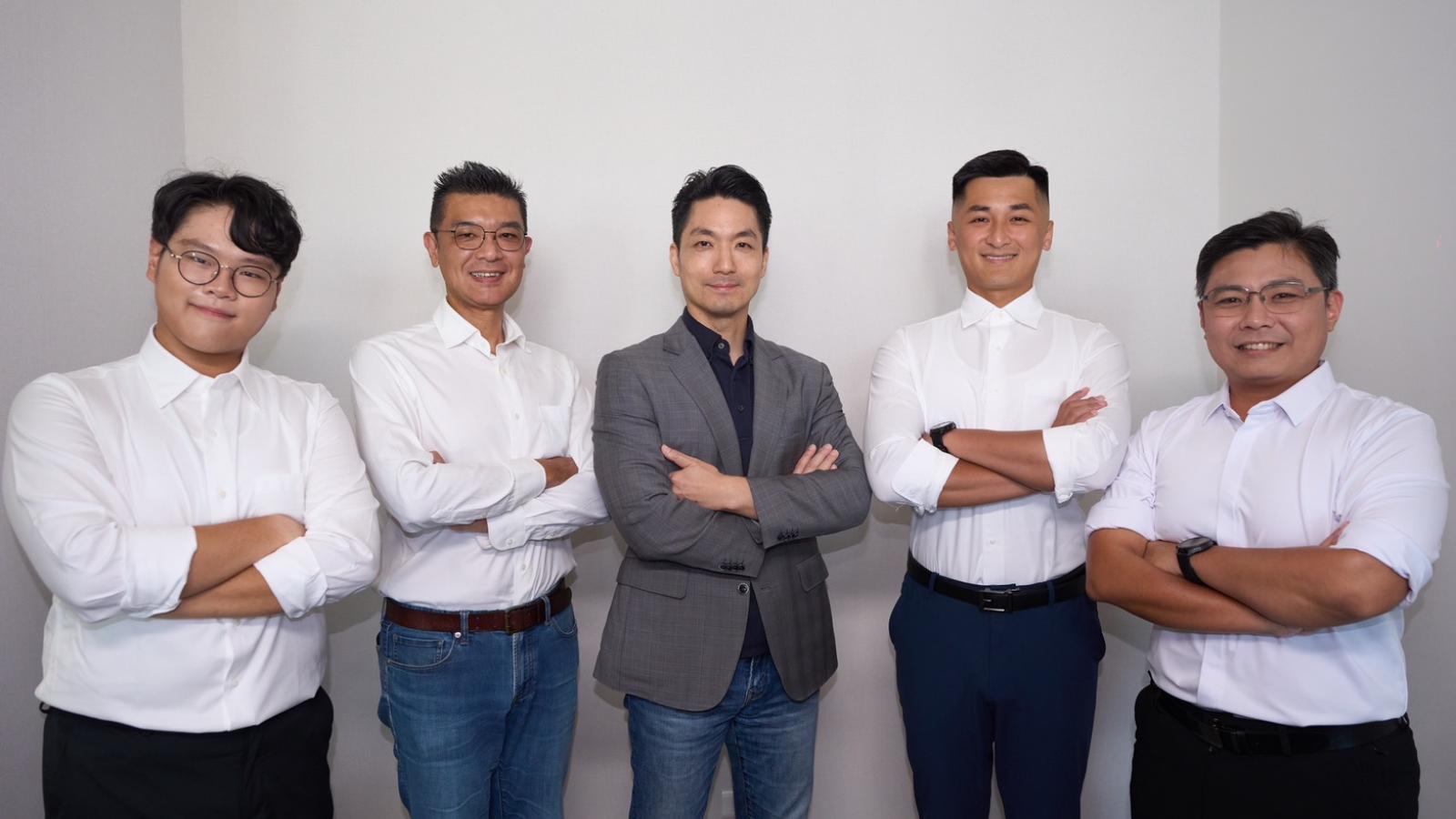 獨家》藍白大母雞!蔣萬安跟基隆白小雞合照 搶攻11萬通勤族票倉