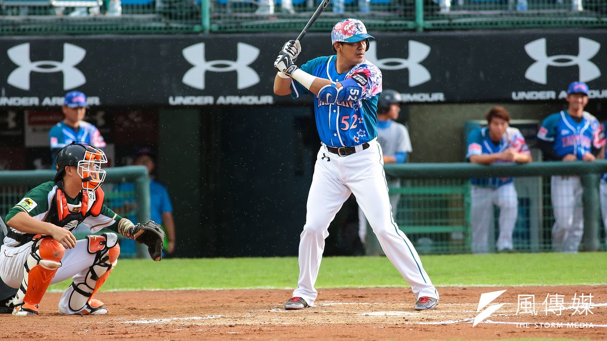 作者期待台灣社會能扭轉長期以來「大巨蛋救棒球」的迷思,將振興棒球的夢想,託付在一座官商勾結的貪腐地標上,完全是本末倒置,唯有爭取更多自由開放的草地,以及廣設簡易紅土球場,才能讓愛打棒球的孩子們延續棒球之夢。(資料照,顏麟宇攝) 作者期待台灣社會能扭轉長期以來「大巨蛋救棒球」的迷思,將振興棒球的夢想,託付在一座官商勾結的貪腐地標上,完全是本末倒置,唯有爭取更多自由開放的草地,以及廣設簡易紅土球場,才能讓愛打棒球的孩子們延續棒球之夢。(資料照,顏麟宇攝)