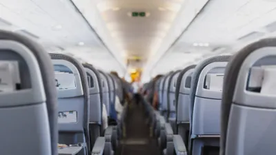 全球各大航空公司陸續公告對行動電源的攜帶與使用限制。(示意圖/Pexels)