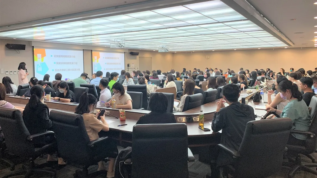 北分署15日舉辦疫後缺工說明會,現場參加企業超過百家。(圖/勞動力發展署北分署提供)
