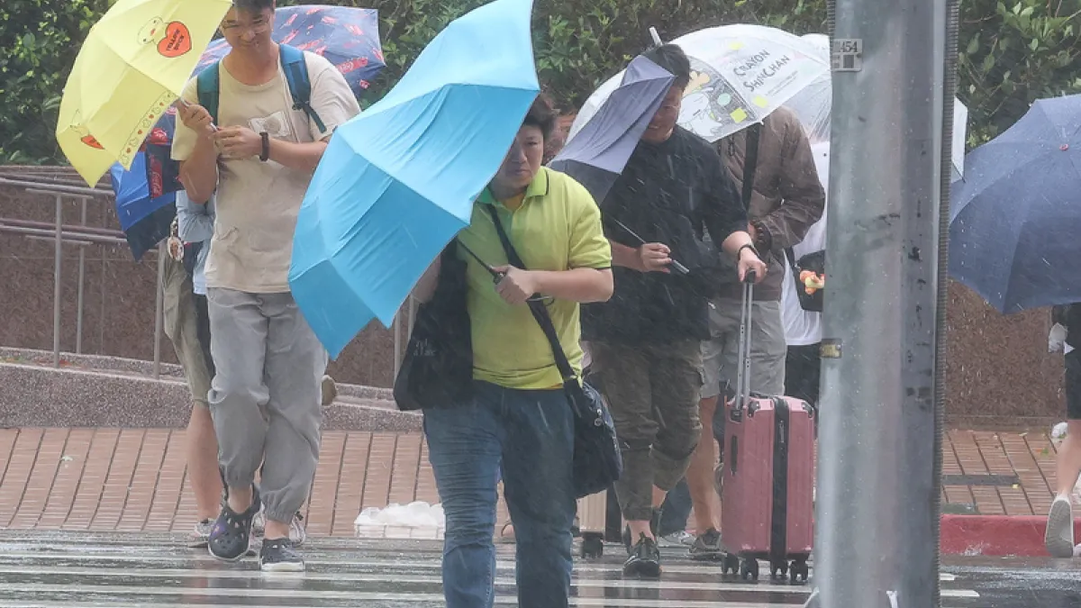 台湾中央気象署によると、台風18号(ソウデル)は台湾の分類で「中度台風」の勢力で台湾北部の近海へ接近し、27日から28日にかけて強風域が台湾の半分程度にかかる可能性がある。(写真/中央社・謝佳璋記者撮影)