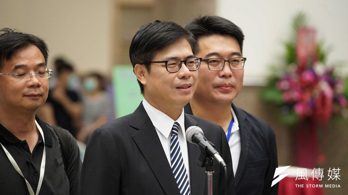 民進黨高雄市長補選候選人陳其邁(見圖)表示,若國民黨候選人李眉蓁「還要走韓市長的路,跟韓市長的風,這是她的選擇」。(盧逸峰攝) 民進黨高雄市長補選候選人陳其邁(見圖)表示,若國民黨候選人李眉蓁「還要走韓市長的路,跟韓市長的風,這是她的選擇」。(盧逸峰攝)