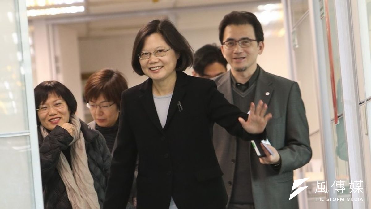 民進黨中國事務委員會21日下午重新啟動,蔡英文在會中宣示,黨內應盡早提出讓美、中都接受的兩岸互動策略。(吳逸驊攝) 民進黨中國事務委員會21日下午重新啟動,蔡英文在會中宣示,黨內應盡早提出讓美、中都接受的兩岸互動策略。(吳逸驊攝)