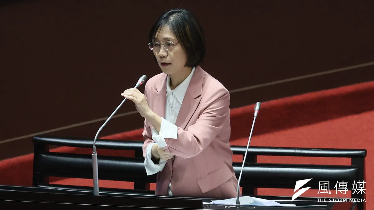 立委翁曉玲質詢脫口而出是「上對下」,遭到網襲。(柯承惠攝)
