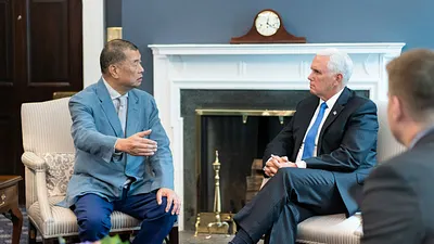 2019年,美國副總統彭斯接見香港媒體人黎智英(Pence@Twitter)