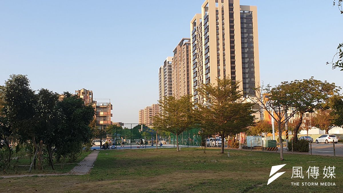 台南「國泰文海硯」位於北區鄭子寮重劃區,歷次實價移轉轉手獲利率高達9成。(圖/富比士地產王提供) 台南「國泰文海硯」位於北區鄭子寮重劃區,歷次實價移轉轉手獲利率高達9成。(圖/富比士地產王提供)