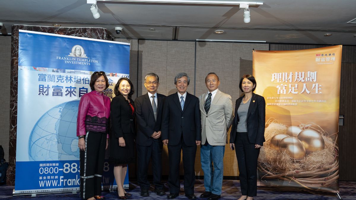 彰銀攜手富蘭克林舉辦第四季理財客戶講座,首場於台北登場,彰銀總經理黃瑞沐(右3)、財富管理處長陳惠玉(右1)、富蘭克林投顧副總經理鄺蕙玲(左1)、副總經理簡慶瑩(左2)與合隆毛廠總裁陳焜耀(右2)合影。(圖/彰化銀行提供) 彰銀攜手富蘭克林舉辦第四季理財客戶講座,首場於台北登場,彰銀總經理黃瑞沐(右3)、財富管理處長陳惠玉(右1)、富蘭克林投顧副總經理鄺蕙玲(左1)、副總經理簡慶瑩(左2)與合隆毛廠總裁陳焜耀(右2)合影。(圖/彰化銀行提供)