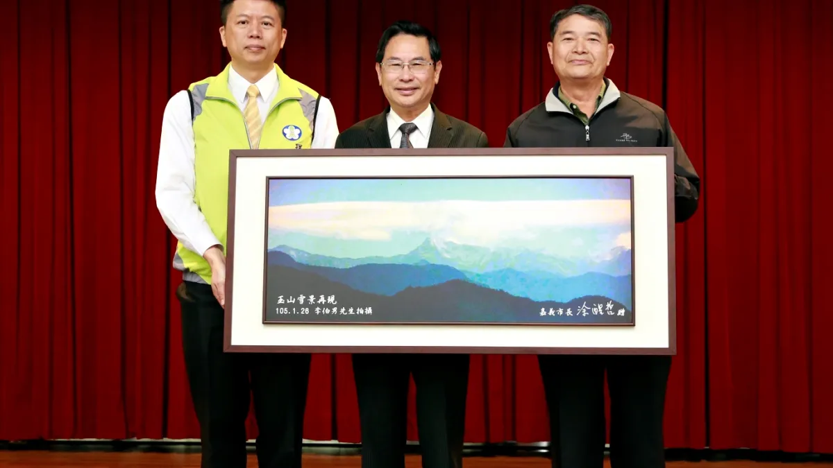 首位拍下玉山積雪的民眾 涂醒哲兌現承諾請客