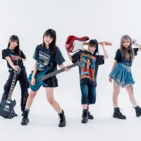 沖縄アクターズスクール発の現役女子高校生バンドE’sekaiが、沢井美空楽曲提供による3rdシングル「モスキートーン」を配信リリースした。(写真/The Orchard Japan提供) 沖縄アクターズスクール発の現役女子高校生バンドE’sekaiが、沢井美空楽曲提供による3rdシングル「モスキートーン」を配信リリースした。(写真/The Orchard Japan提供)