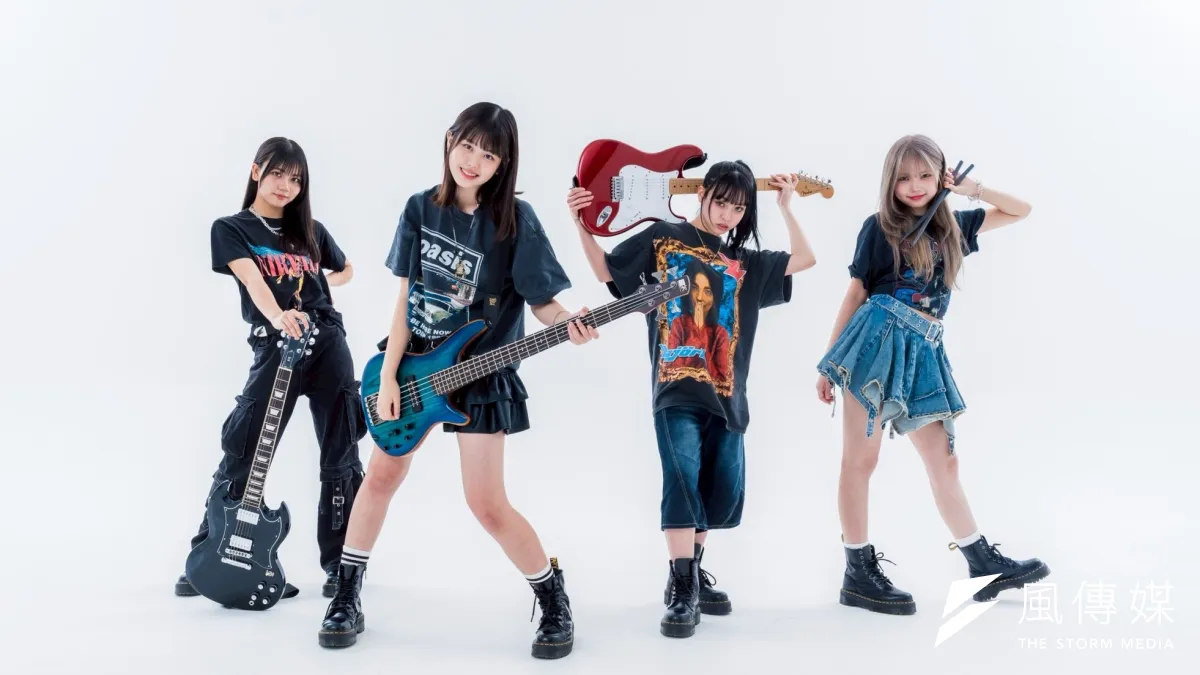沖縄アクターズスクール発の現役女子高校生バンドE’sekaiが、沢井美空楽曲提供による3rdシングル「モスキートーン」を配信リリースした。(写真/The Orchard Japan提供)