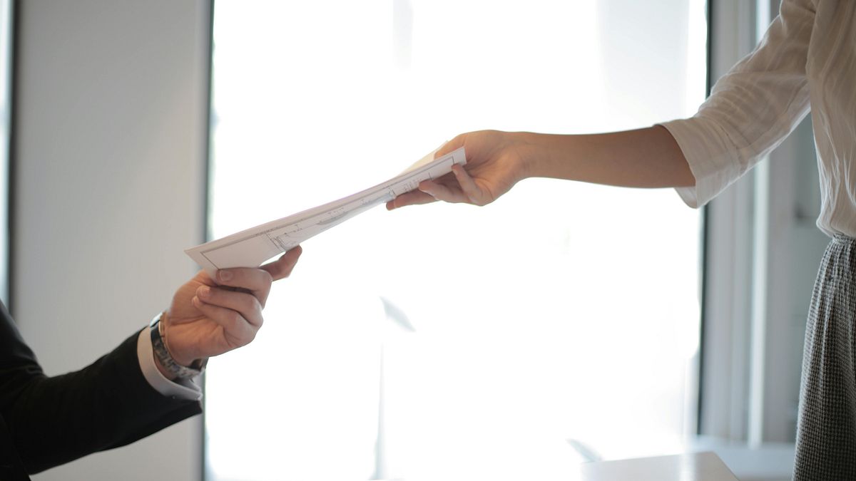 經濟熱議》科技新貴3寶媽被AI搶走工作 !她投了1千封履歷,終於找到一個爛工作