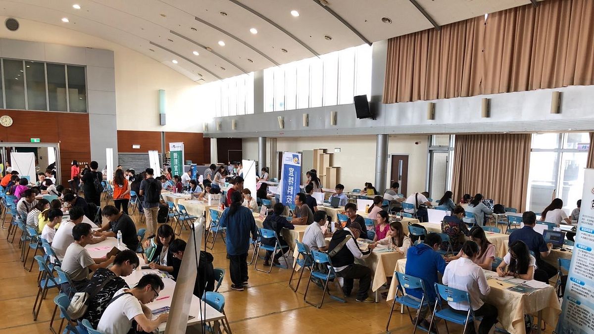 新竹就業中心攜手台灣科學園區科學工業同業公會舉辦大型科技業徵才活動。(圖/勞動力發展署桃竹苗分署提供) 新竹就業中心攜手台灣科學園區科學工業同業公會舉辦大型科技業徵才活動。(圖/勞動力發展署桃竹苗分署提供)