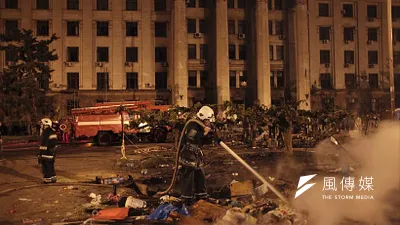貿易公會大樓遭瓶裝汽油彈攻擊,死傷慘重(美聯社)