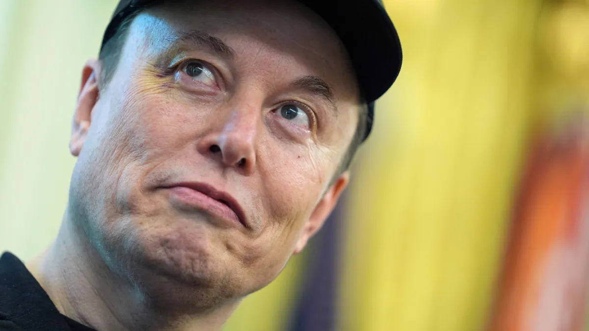 馬斯克太空帝國將上市?台廠7檔亮燈漲停顯示慶祝行情。(AP)