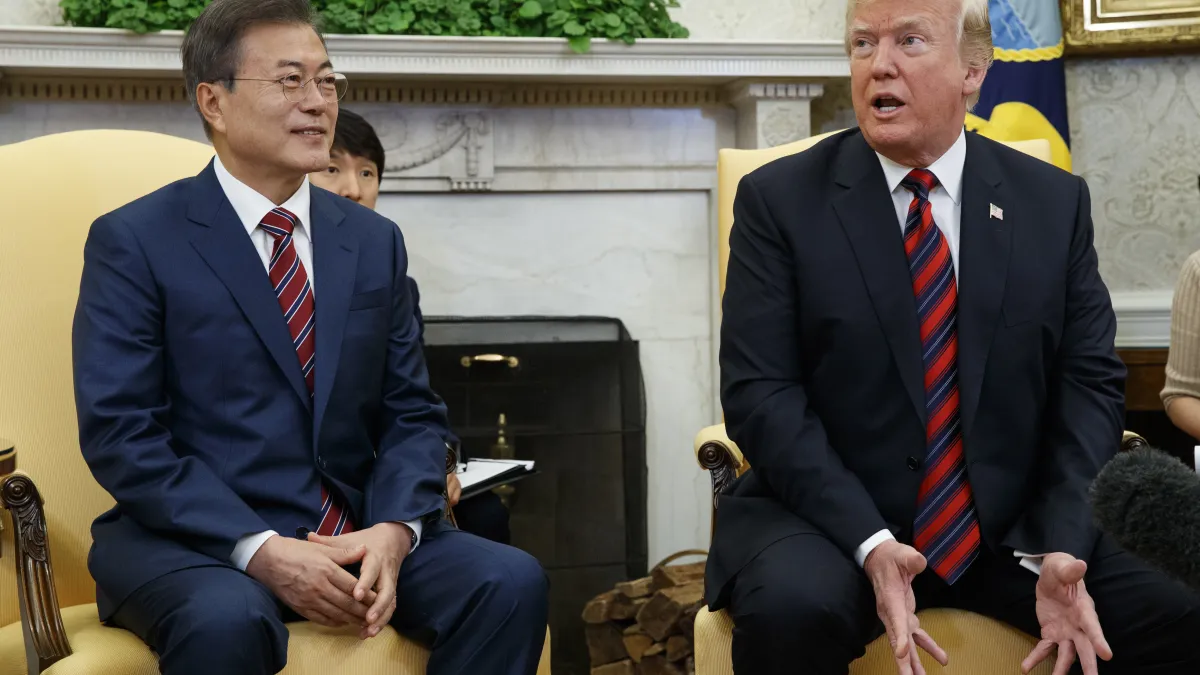 美國總統川普22日在白宮會見來訪的南韓總統文在寅(AP)