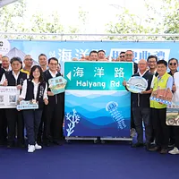 台中市で全国唯一の海洋路が開通、北堤路と環港北路を結ぶ道として海洋館へのラスト1マイルを完成。台中港区の交通と産業のアップグレードにおける重要なポイントとなる。(写真/台中市政府) 台中市で全国唯一の海洋路が開通、北堤路と環港北路を結ぶ道として海洋館へのラスト1マイルを完成。台中港区の交通と産業のアップグレードにおける重要なポイントとなる。(写真/台中市政府)