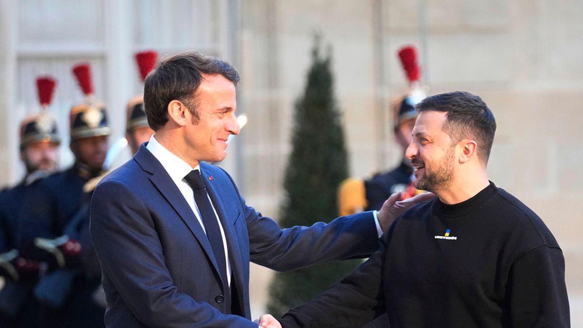 2023年5月14日,烏克蘭總統哲連斯基(Volodymyr Zelenskyy)抵達巴黎,會見法國總統馬克宏(Emmanuel Macron)。(AP) 2023年5月14日,烏克蘭總統哲連斯基(Volodymyr Zelenskyy)抵達巴黎,會見法國總統馬克宏(Emmanuel Macron)。(AP)