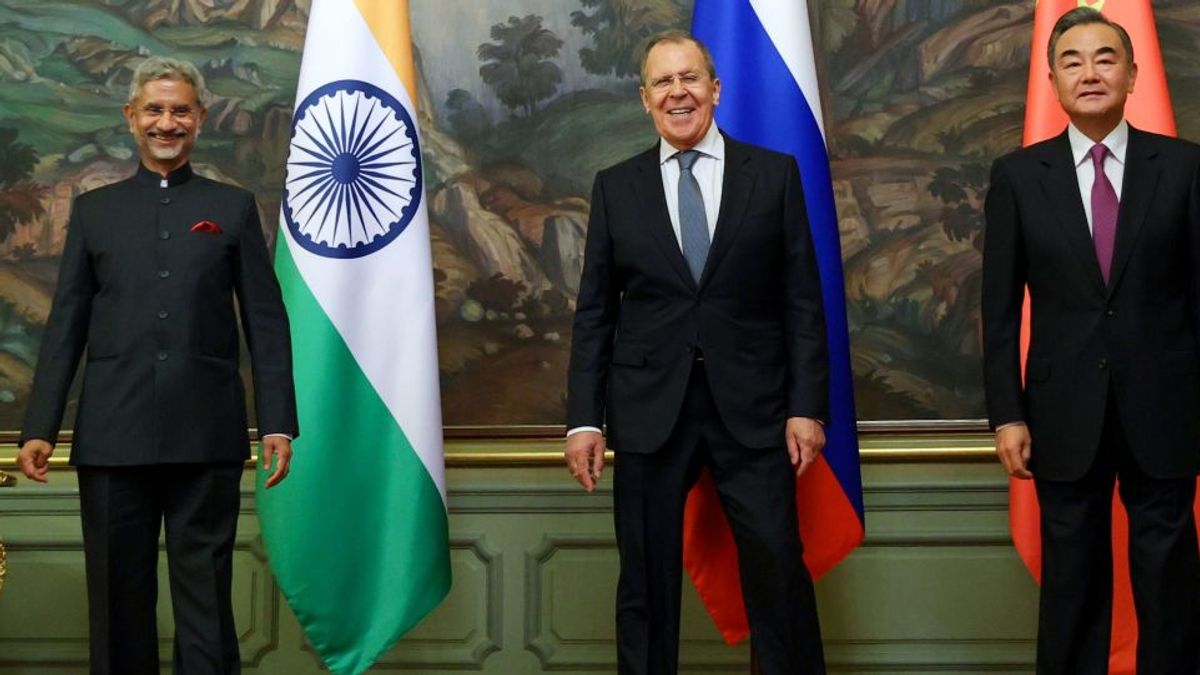 俄中印三國外長:蘇傑生、拉夫羅夫、王毅。(俄羅斯外交部) 俄中印三國外長:蘇傑生、拉夫羅夫、王毅。(俄羅斯外交部)