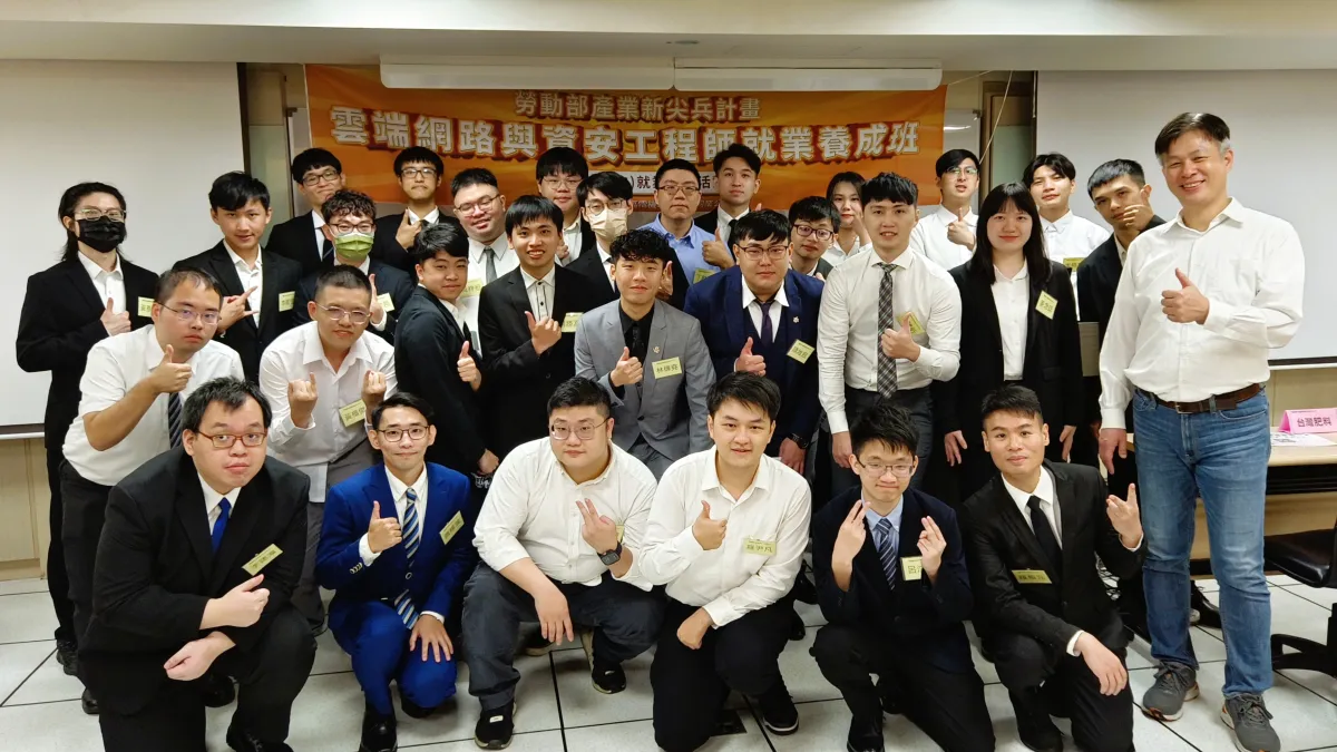 小宸參加北分署產業新尖兵計畫-雲端網路與資安工程師養成班,結訓後成功轉職為資訊工程師。(圖/勞動力發展署北分署提供)