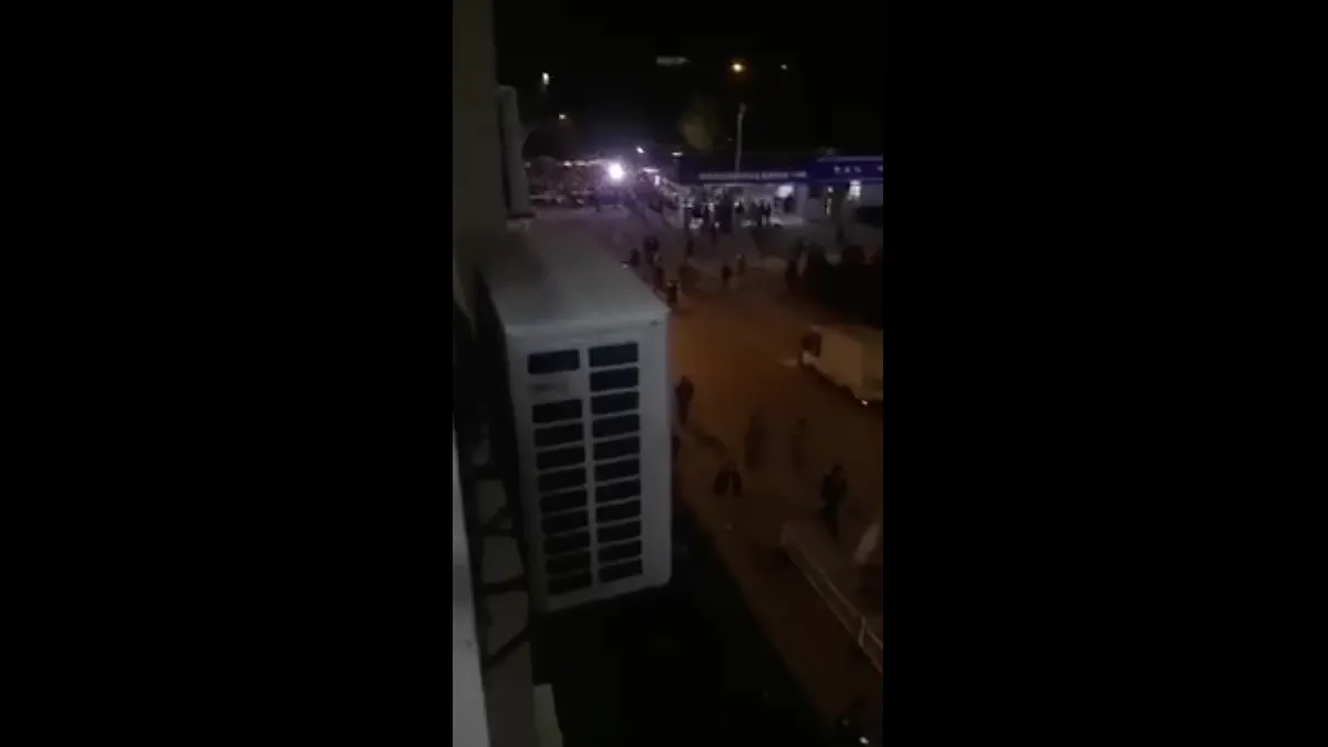 蘋果中國代工廠工人抗議未獲承諾獎金。(美國之音影片)