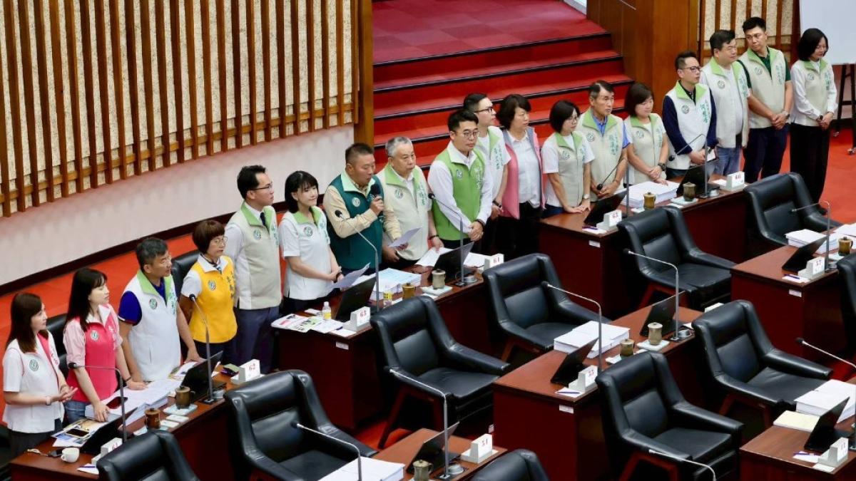 藍綠開戰「華語預算」!民進黨怒批自毀文化戰線 柯辦酸:綠委凍更多還抹紅?高市議員搶當立院實習生