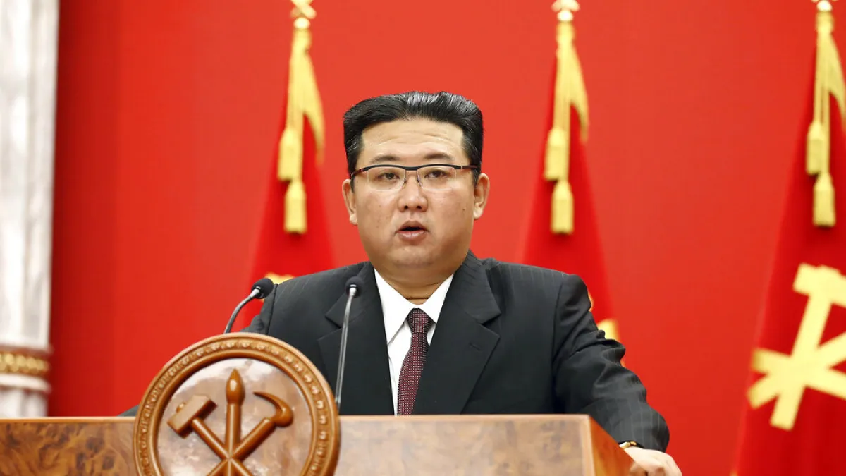 北韓政府10月10日釋出的領導人金正恩照片。(美聯社)