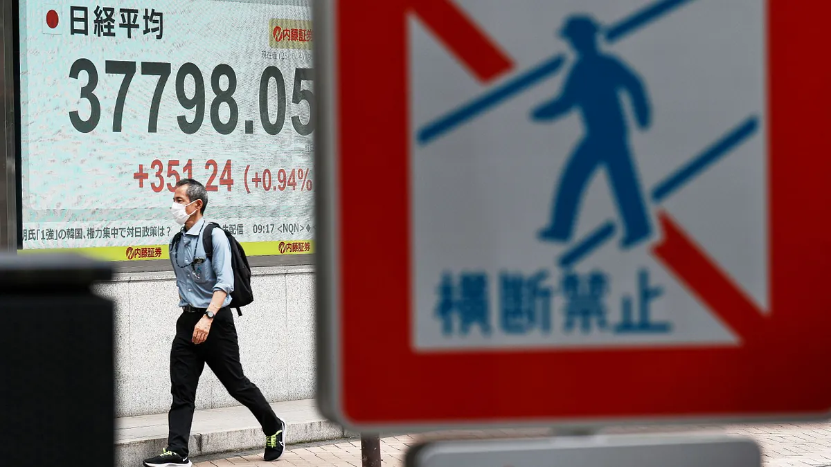 中国突如の通告、日本への渡航控えるよう呼びかけ。イメージ画像。(資料写真、AP通信) 中国突如の通告、日本への渡航控えるよう呼びかけ。イメージ画像。(資料写真、AP通信)