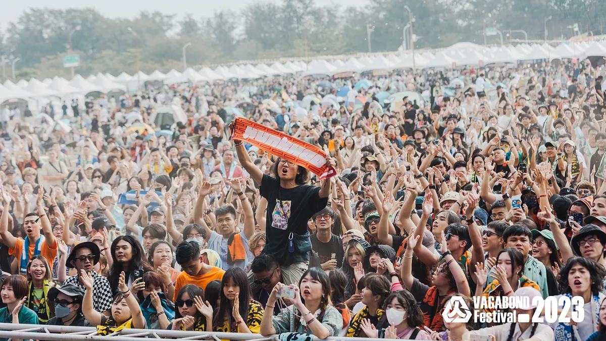 「聽團開圈衝撞」,通常是指在一種搖滾或者是其他高能量的音樂演唱會出現的一種現象,特別是出現在某些音樂類型中。(圖/翻攝自vagabondfest@facebook) 「聽團開圈衝撞」,通常是指在一種搖滾或者是其他高能量的音樂演唱會出現的一種現象,特別是出現在某些音樂類型中。(圖/翻攝自vagabondfest@facebook)