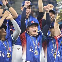 江国豪(中央)が優勝に歓喜(黄信維 撮影) 江国豪(中央)が優勝に歓喜(黄信維 撮影)