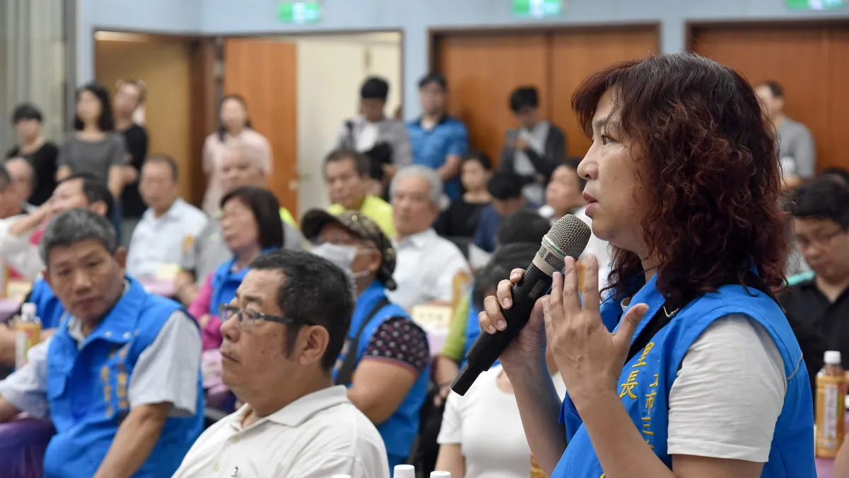 新北市長侯友宜13日率各局處主管與三重里長面對面座談,傾聽基層心聲。(圖/新北市新聞局提供)