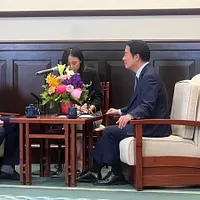 賴清德氏がアメリカのテレビトークショー司会者、バック・セクストン氏(Buck Sexton)のインタビューを受ける。(写真/Buck Sexton氏のXから引用) 賴清德氏がアメリカのテレビトークショー司会者、バック・セクストン氏(Buck Sexton)のインタビューを受ける。(写真/Buck Sexton氏のXから引用)