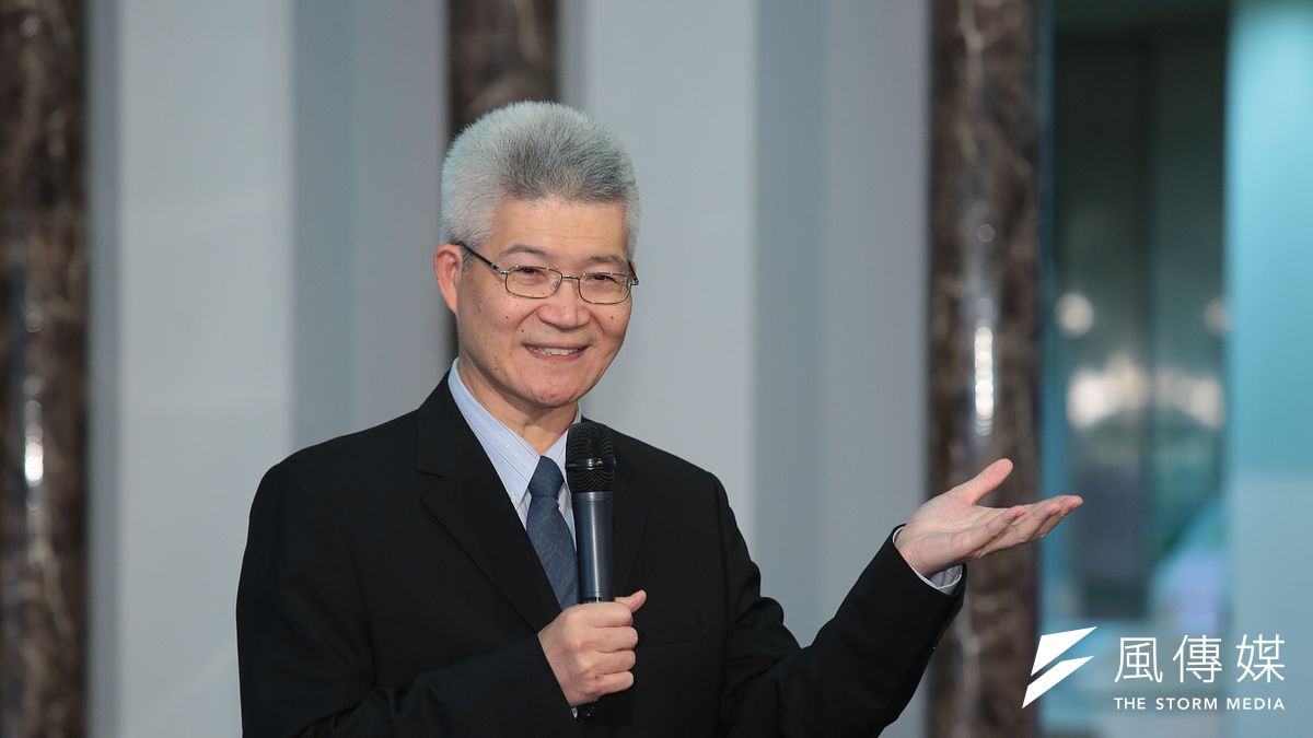 台灣事實查核中心與優質新聞發展協會未來即將推動工作坊與亞洲論壇,協會理事長胡元輝6日出席時指出,希望大眾能體認到假新聞的危害,以及事實查核的重要性,讓台灣的民主能夠穩定地走下去。(顏麟宇攝) 台灣事實查核中心與優質新聞發展協會未來即將推動工作坊與亞洲論壇,協會理事長胡元輝6日出席時指出,希望大眾能體認到假新聞的危害,以及事實查核的重要性,讓台灣的民主能夠穩定地走下去。(顏麟宇攝)