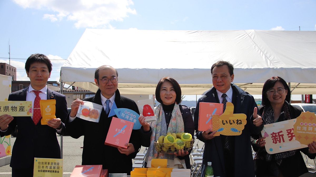 屏東縣長周春米(中)2日赴日參加屏東好物上架熊本超市記者會。(屏東縣政府提供) 屏東縣長周春米(中)2日赴日參加屏東好物上架熊本超市記者會。(屏東縣政府提供)
