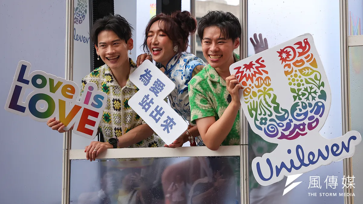 在同性伴侶的感情中,往往要面對比異性戀伴侶更多的挑戰,因此,對彼此的愛和關懷就更為重要、珍貴。圖為2025台灣同志遊行。(資料照,顏麟宇攝)