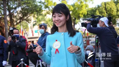 民進黨立委高嘉瑜(見圖)6日晚間於臉書發文喊話大家「共體時艱」,戴不戴口罩都不該被譴責。(資料照,顏麟宇攝)