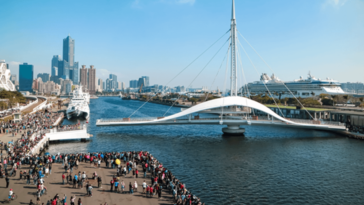大港橋啟用旅遊盛況。(圖/高雄港務分公司提供) 大港橋啟用旅遊盛況。(圖/高雄港務分公司提供)