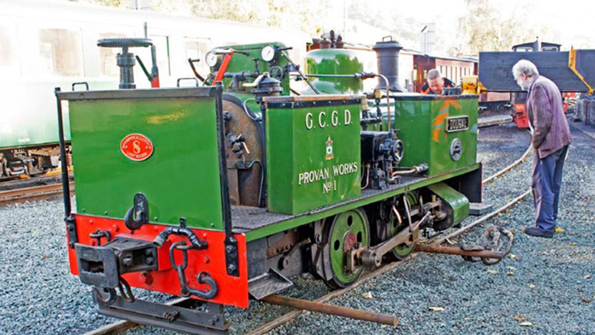 Dougal蒸汽火車頭已抵達高雄港,2018糖業文化節期間將與台糖的德馬機車頭,以及650號蒸汽機車頭相互輝映。(圖/台糖提供) Dougal蒸汽火車頭已抵達高雄港,2018糖業文化節期間將與台糖的德馬機車頭,以及650號蒸汽機車頭相互輝映。(圖/台糖提供)