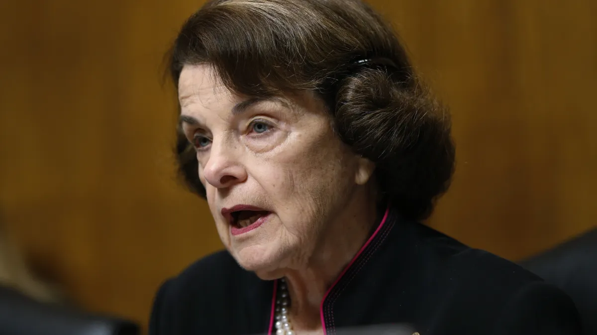 民主黨籍的聯邦參議院司法委員會副主席范士丹,否認外洩福特女士指控大法官被提名人卡瓦諾性侵未遂的信件內容(AP)