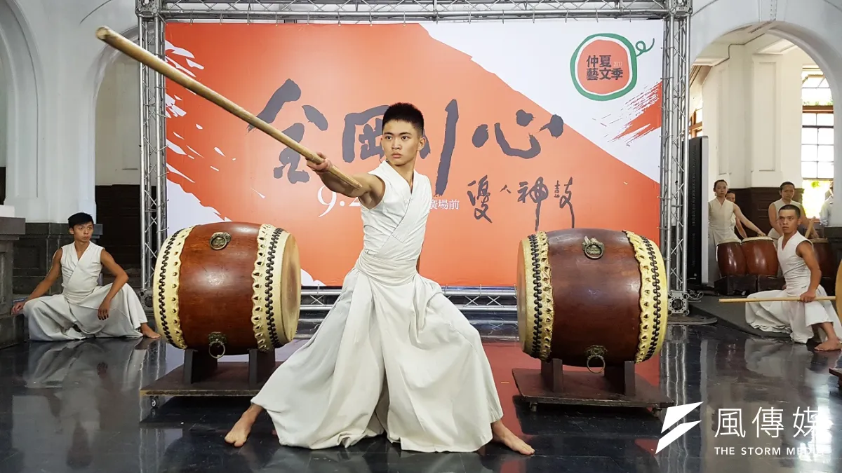「優人神鼓」將為竹市「2017仲夏藝文季」壓軸演出,震撼的鼓聲融合武術的舞蹈,展現高水準的藝術表演。(圖/方詠騰攝)