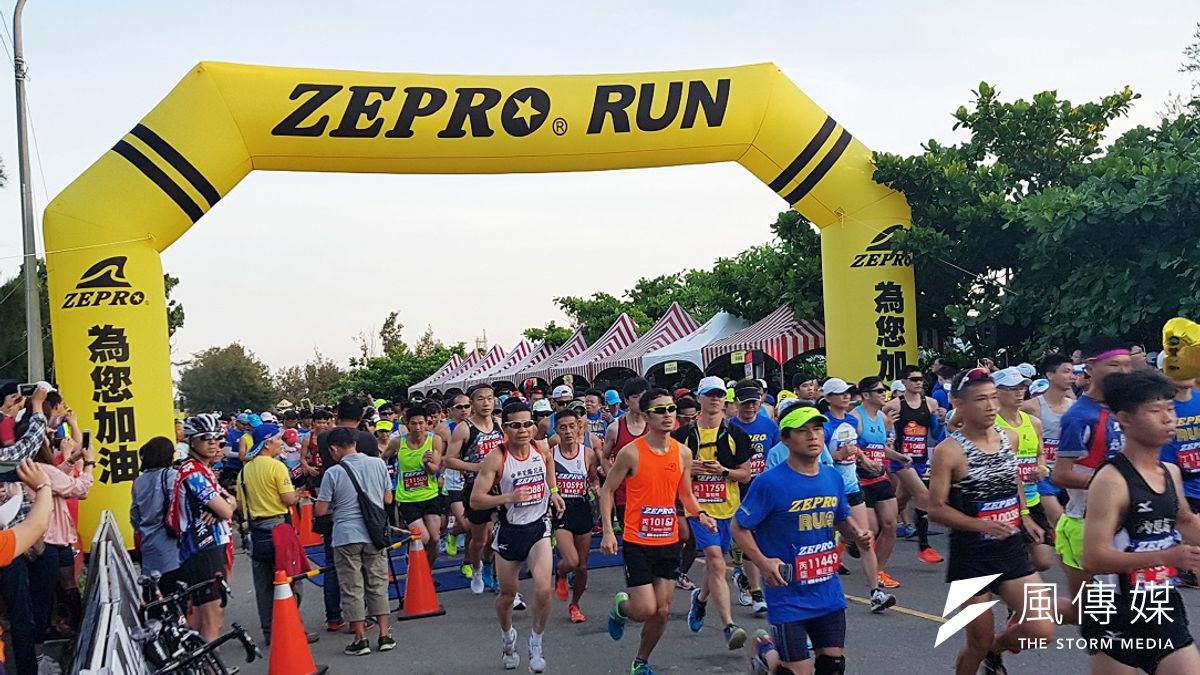 「2018 ZEPRO RUN新竹場-愛在家扶公益路跑」槍響,半馬組21K跑友傾巢而出。(圖/方詠騰攝) 「2018 ZEPRO RUN新竹場-愛在家扶公益路跑」槍響,半馬組21K跑友傾巢而出。(圖/方詠騰攝)
