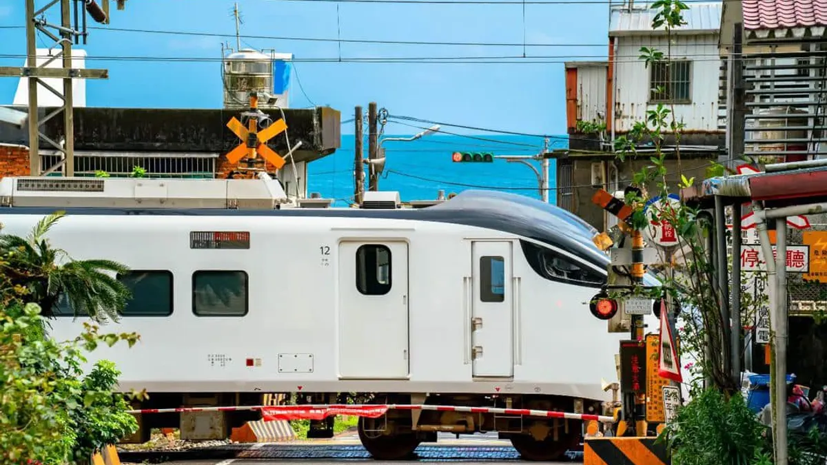 搭火車就可以到達!位在「宜蘭」的大溪車站正是第二個台版灌籃高手平交道。(圖/Instagram@ jack_travel_photo 提供)