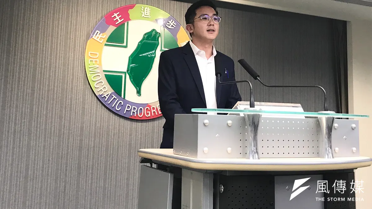 民進黨發言人廖泰翔(見圖)表示,關於罷韓行動,民進黨立場一直都很清楚,也尊重高雄市民投票權利。(黃信維攝) 民進黨發言人廖泰翔(見圖)表示,關於罷韓行動,民進黨立場一直都很清楚,也尊重高雄市民投票權利。(黃信維攝)