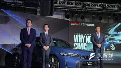 甫上任的台灣本田社長(左2)藉Civic e:HEV發表會,與媒體首度見面。(劉芯衣攝)
