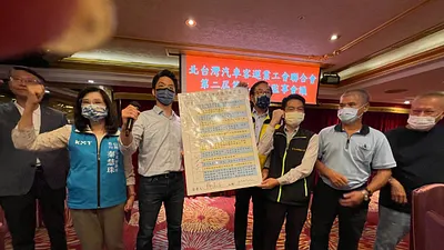 台北市長參選人蔣萬安與台北企業總工會理監事等重要幹部座談。(圖/台北企業總工會提供)