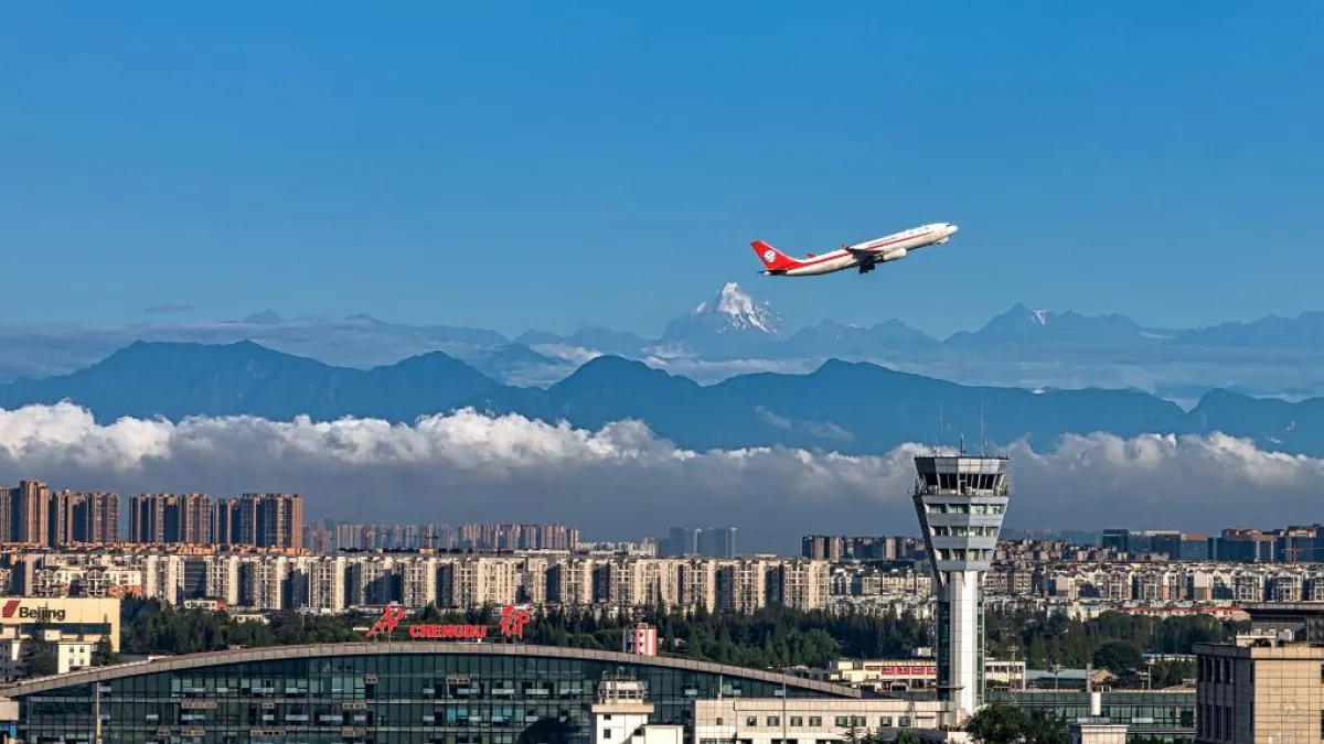 A plane takes off from Chengdu Shuangliu Airport. Starting late July, EVA Air and China Airlines will reroute their Taiwan-Chengdu flights from Tianfu to Shuangliu, which primarily serves domestic routes, fueling debate over whether Taiwan's flights are b